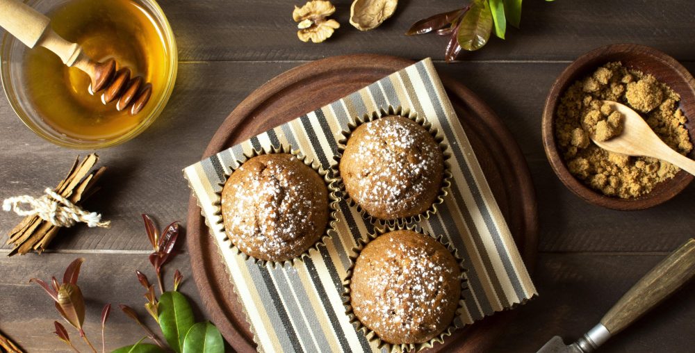 Sélection de pâtisseries artisanales, incluant tartes, entremets et petites douceurs. Mise en avant du savoir-faire artisanal Sidra.