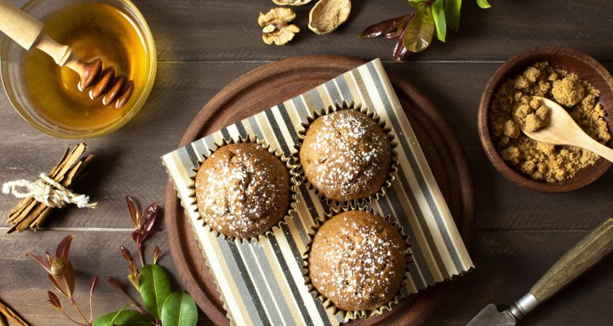 Sélection de pâtisseries artisanales, incluant tartes, entremets et petites douceurs. Mise en avant du savoir-faire artisanal Sidra.