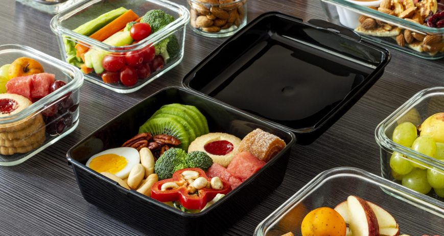 Création de plateaux repas premium destinés à un événement corporate. Menu équilibré, packaging soigné et service adapté aux grandes équipes.