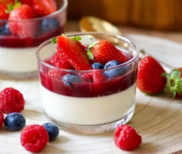 dessert francais - Panna cotta aux coulis de fruits