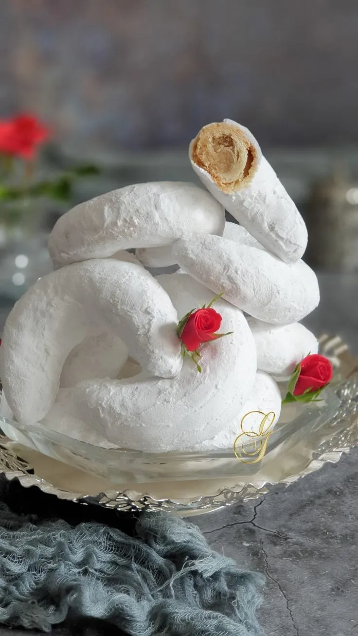 Corne de gazelle artisanale aux amandes à Paris - pâtisserie orientale L’Opéra Comique