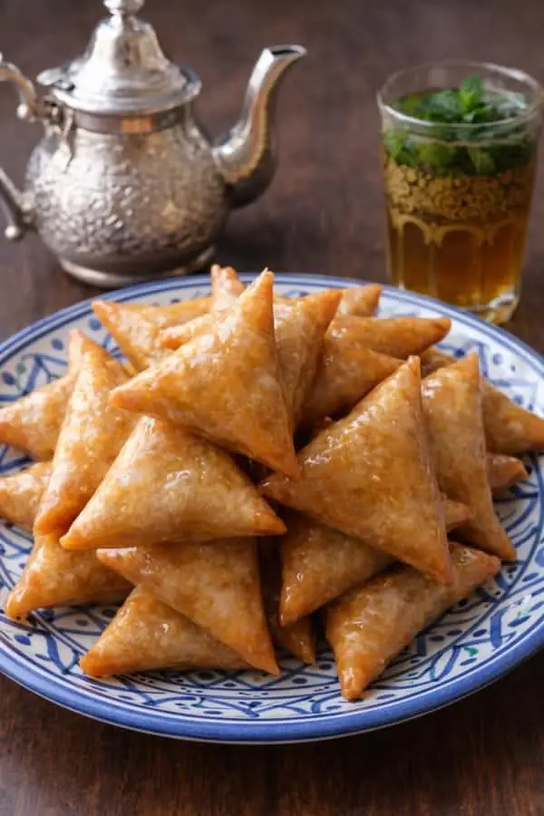 Samsa croustillante aux amandes et miel à Paris - pâtisserie orientale artisanale